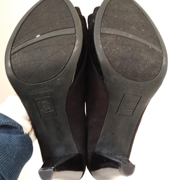 Black, faux suede, peep-toe heels - Picture 3 of 8